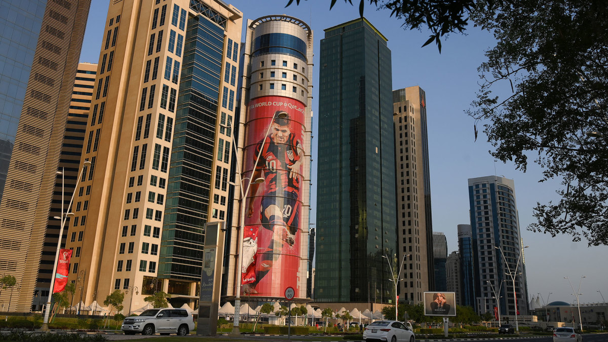 Christian Pulisic is featured on a building in Doha